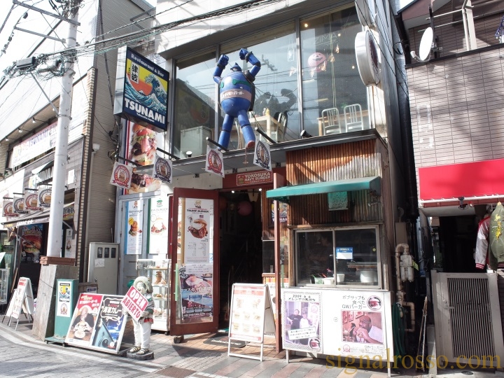 横須賀 どぶ板通りの名店 Tsunami のハンバーガーは圧倒的貫禄 ネイビーバーガー シグナル ロッソ